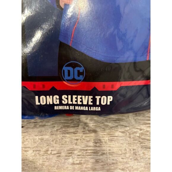 DC marvel, superhero, girls superman shirt, Halloween costume size M/L - Picture 9 of 10